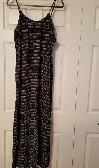 Maxi dress with spaghetti straps and cute print - Picture 2 of 6